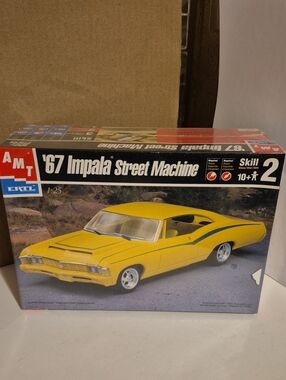 AMT '67 Impala Street Machine 1/25 Model Kit - Yellow with Green Stripe SEALED